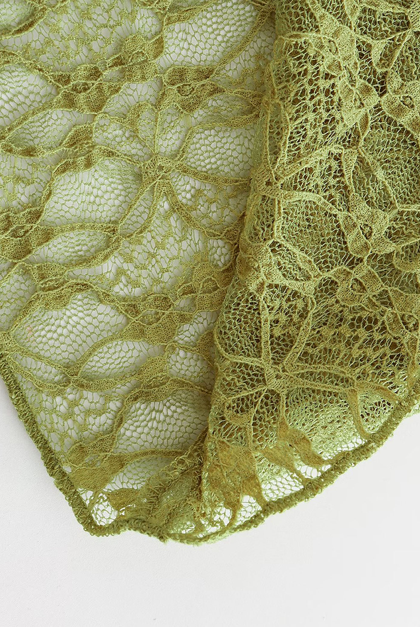 Fabric detail of the "Lace Musgo Stretch" green top from the summer 23/24 Matte collection.