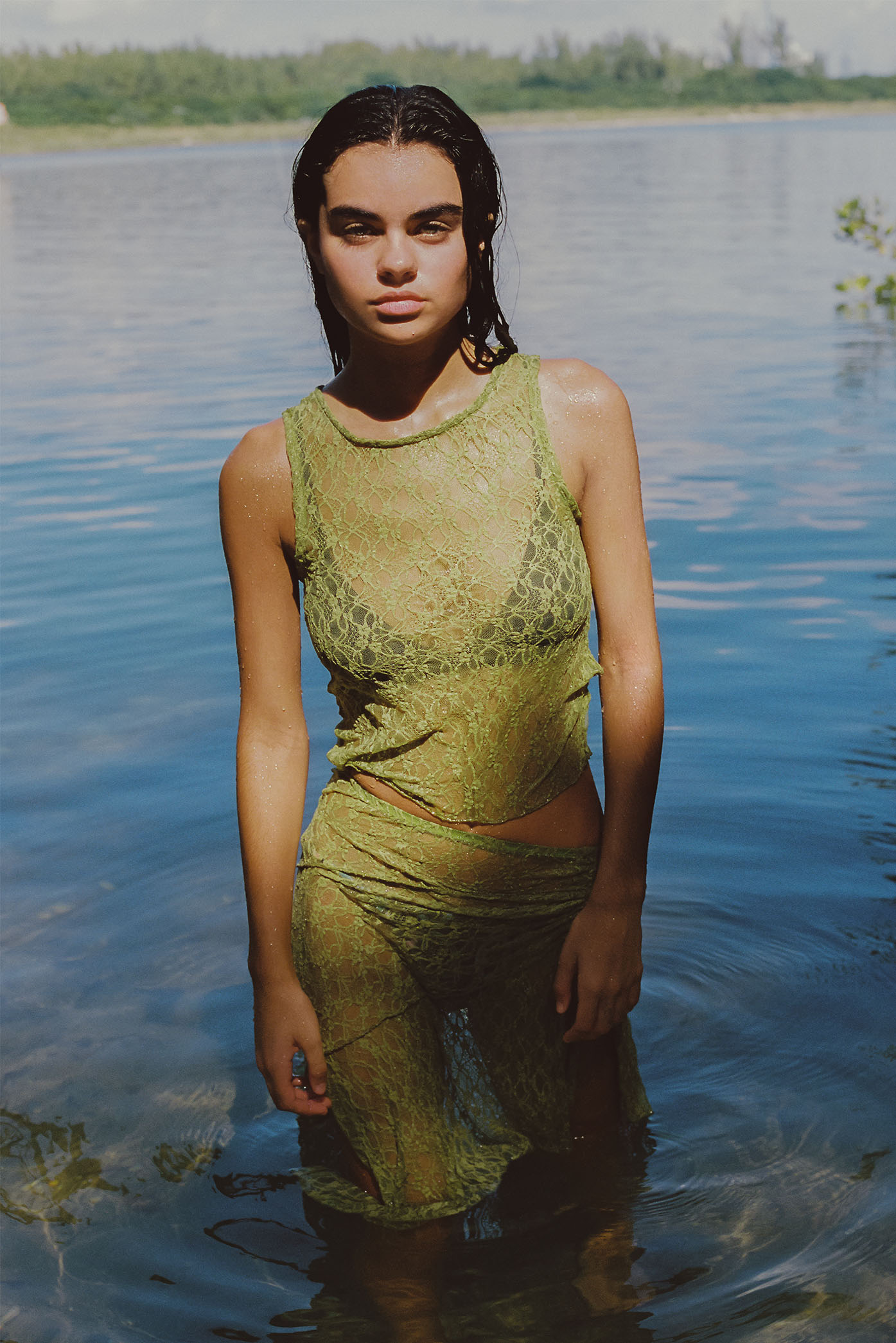 Model wearing the "Lace Musgo Stretch" green top from the summer 23/24 Matte collection in a beach in Costa Rica